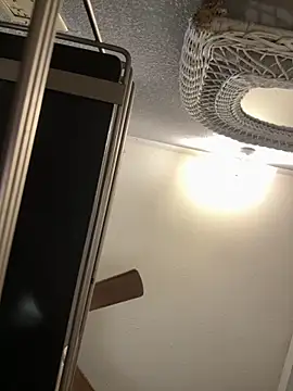 Snapshot of goddessmissmia chatting on October 6, 8:28 pm goddessmissmia online show from October 6, 8:28 pm