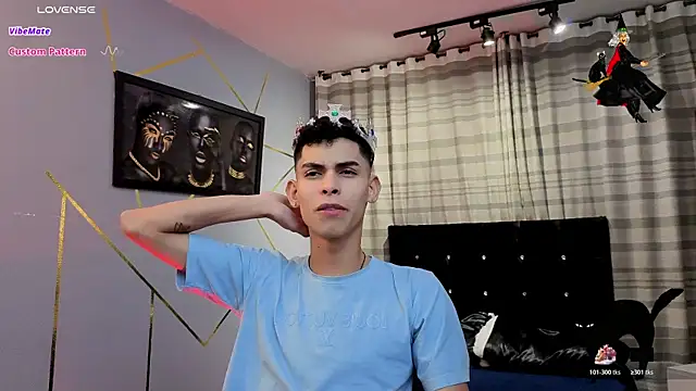 Snapshot of Room_69x chatting on October 25, 3:36 am Room 69x online show from October 25, 3:36 am