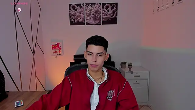 Snapshot of Room_69x chatting on October 28, 3:32 am Room 69x online show from October 28, 3:32 am