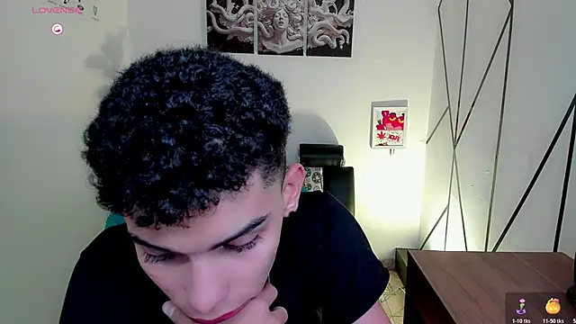 Snapshot of Room_69x chatting on October 30, 9:15 pm Room 69x online show from October 30, 9:15 pm