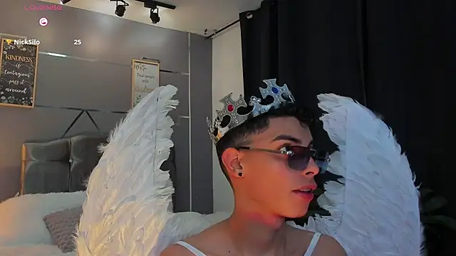 Snapshot of Room_69x chatting on October 31, 9:21 am Room 69x online show from October 31, 9:21 am