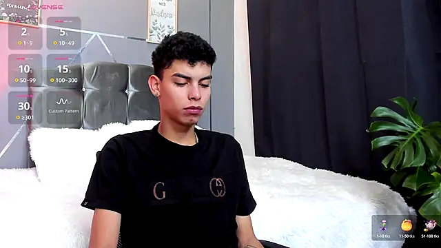 Snapshot of Room_69x chatting on November 9, 8:07 pm Room 69x online show from November 9, 8:07 pm