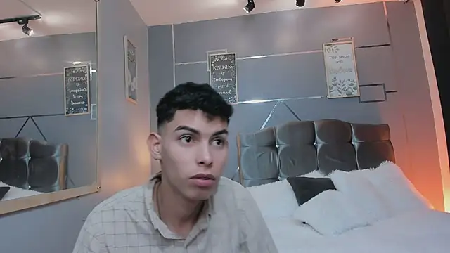 Snapshot of Room_69x chatting on November 12, 3:07 am Room 69x online show from November 12, 3:07 am