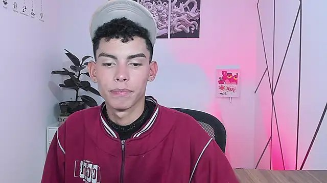 Snapshot of Room_69x chatting on November 18, 3:12 am Room 69x online show from November 18, 3:12 am