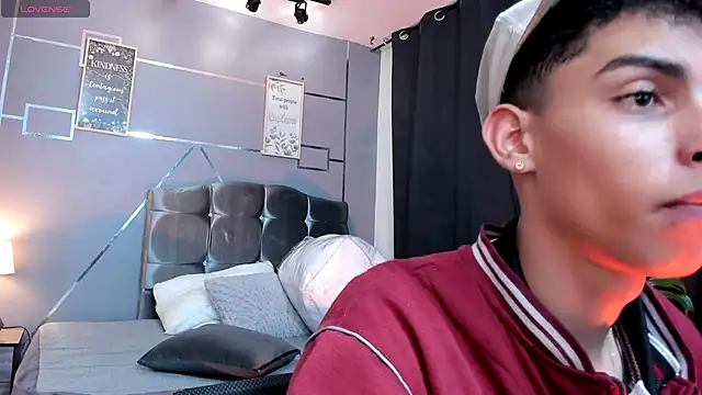 Snapshot of Room_69x chatting on November 20, 3:18 am Room 69x online show from November 20, 3:18 am