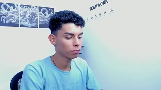 Snapshot of Room_69x chatting on November 21, 3:05 am Room 69x online show from November 21, 3:05 am