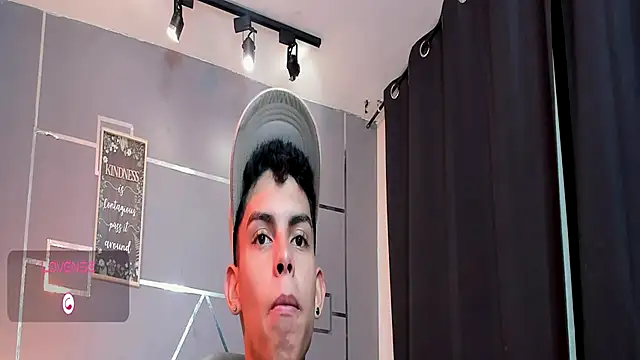 Snapshot of Room_69x chatting on November 22, 3:16 am Room 69x online show from November 22, 3:16 am