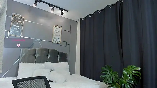 Snapshot of Room_69x chatting on November 23, 2:55 am Room 69x online show from November 23, 2:55 am