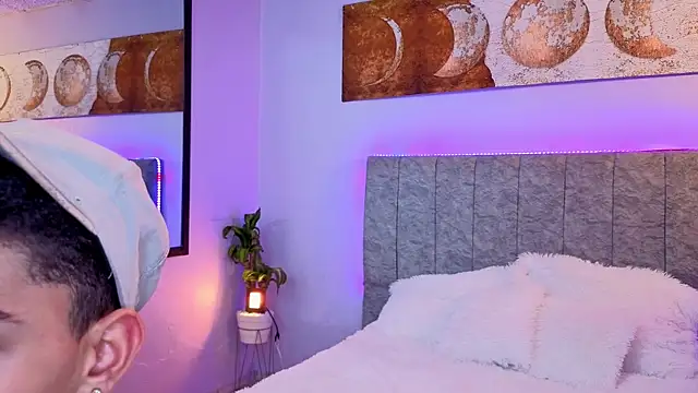 Snapshot of Room_69x chatting on November 27, 3:19 am Room 69x online show from November 27, 3:19 am