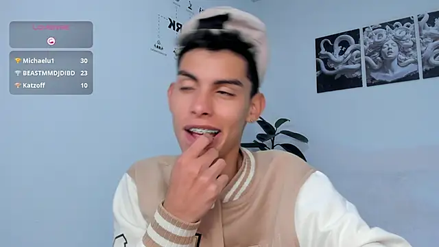 Snapshot of Room_69x chatting on November 29, 9:12 am Room 69x online show from November 29, 9:12 am