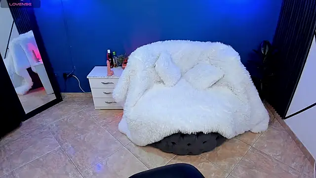 Snapshot of Room_69x chatting on December 4, 3:16 am Room 69x online show from December 4, 3:16 am