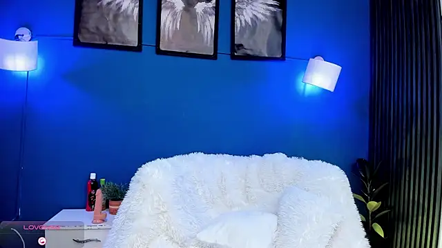 Snapshot of Room_69x chatting on December 5, 3:15 am Room 69x online show from December 5, 3:15 am