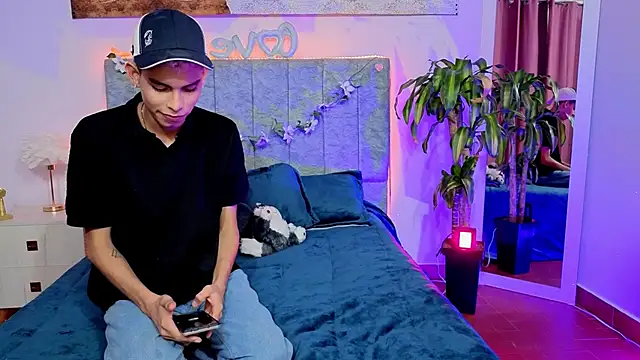 Room 69x online show from February 28, 4:41 pm