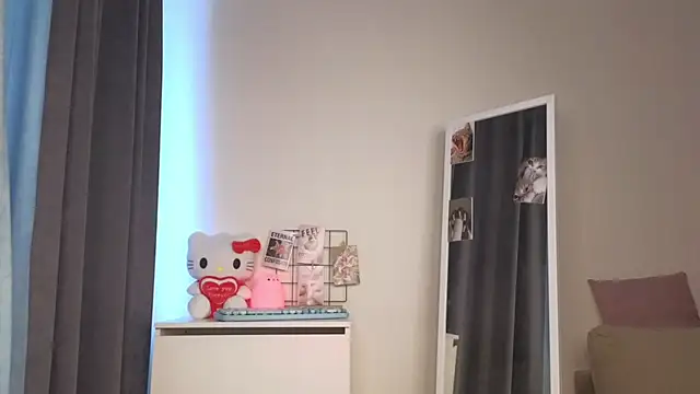 Snapshot of roxydolll chatting on June 22, 2:02 am roxydolll online show from June 22, 2:02 am