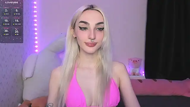 succubantra online show from November 18, 1:04 pm