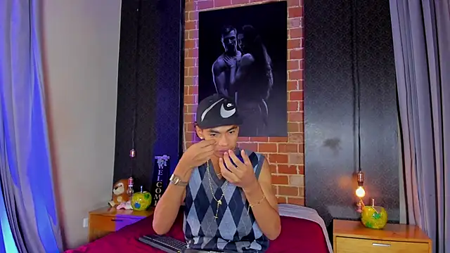 AlanCutee online show from April 19, 1:43 pm