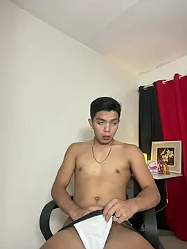 Snapshot of Hunky_paul chatting on July 19, 12:53 pm Hunky paul online show from July 19, 12:53 pm