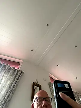 philefc online show from October 3, 10:01 am