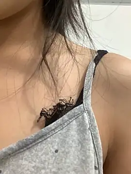 Snapshot of ___Lily___ chatting on April 5, 7:49 am Lily online show from April 5, 7:49 am