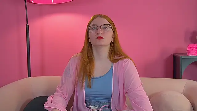 Snapshot of AliceAllisons chatting on November 8, 6:29 pm AliceAllisons online show from November 8, 6:29 pm