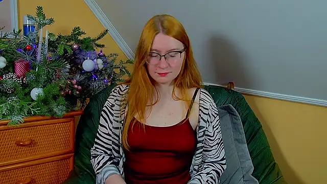 Snapshot of AliceAllisons chatting on December 2, 6:58 pm AliceAllisons online show from December 2, 6:58 pm