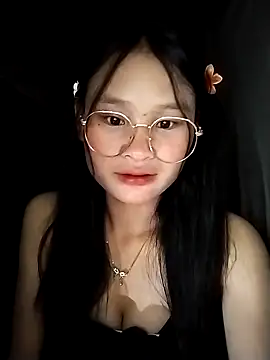 Snapshot of saronla_03 chatting on October 5, 7:34 pm saronla 03 online show from October 5, 7:34 pm