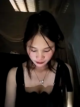 Snapshot of saronla_03 chatting on October 8, 6:33 am saronla 03 online show from October 8, 6:33 am