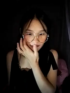 Snapshot of saronla_03 chatting on October 27, 3:49 pm saronla 03 online show from October 27, 3:49 pm