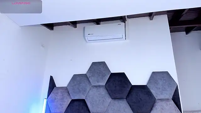 BellaNixs online show from April 2, 11:41 am