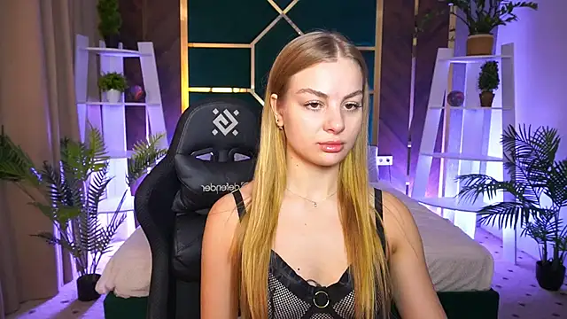 AngyyEyess online show from October 31, 2:01 am