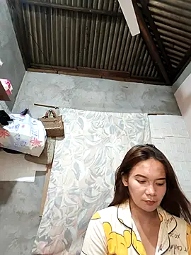 ur hotsiren online show from November 4, 3:44 pm