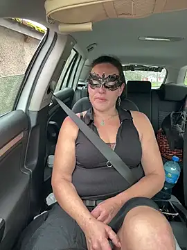 Snapshot of Nadja_Noir chatting on November 16, 10:32 am Nadja Noir online show from November 16, 10:32 am