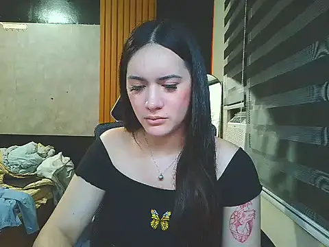 Yhanbeaufort18 online show from October 3, 5:10 pm