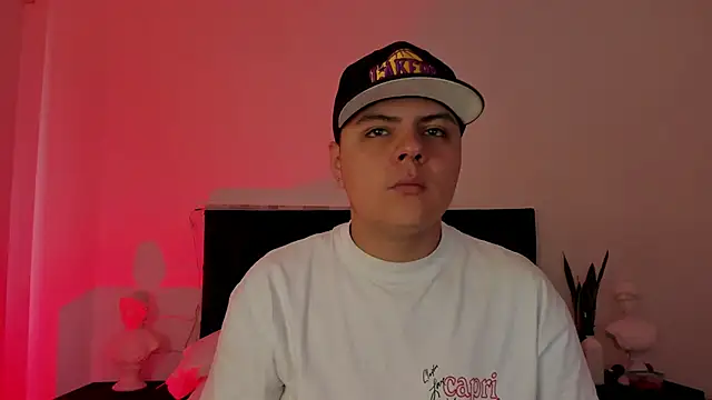 Snapshot of NoahLux chatting on September 12, 7:47 pm NoahLux online show from September 12, 7:47 pm