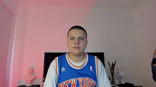 Snapshot of NoahLux chatting on September 18, 8:11 pm NoahLux online show from September 18, 8:11 pm