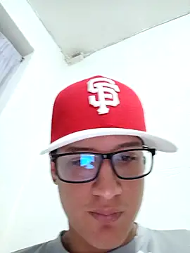 Snapshot of NoahLux chatting on October 22, 4:40 pm NoahLux online show from October 22, 4:40 pm