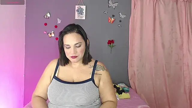 Snapshot of ROOSEQUEEN chatting on November 6, 12:00 am ROOSEQUEEN online show from November 6, 12:00 am