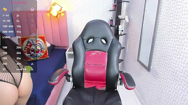 ROSIE MOSS online show from December 4, 7:33 pm