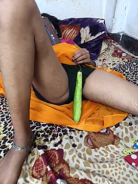 Snapshot of desimalai28 chatting on April 4, 7:33 pm desimalai28 online show from April 4, 7:33 pm