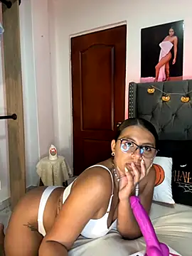 ema zoe online show from October 5, 9:45 pm