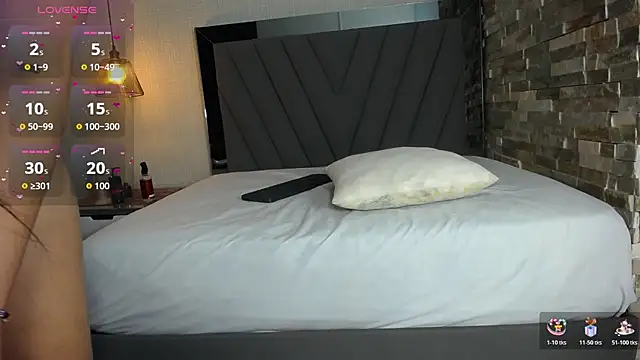 ALISSON BARKER online show from October 23, 12:15 pm