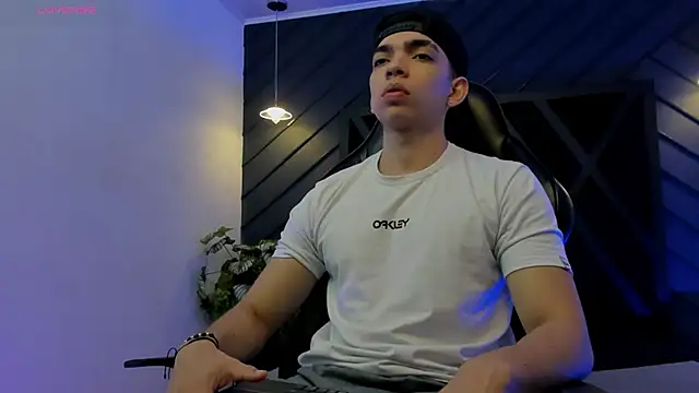 Eryonbradley online show from September 24, 1:58 pm