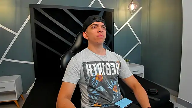 Eryonbradley online show from December 19, 4:52 am