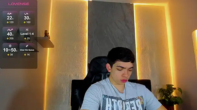 Eryonbradley online show from June 6, 12:05 am