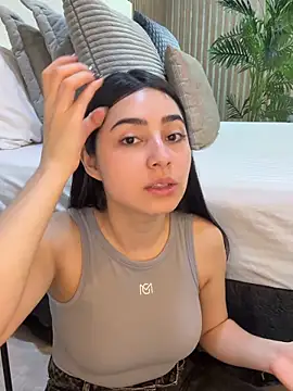 EmelyParker online show from April 12, 7:30 pm