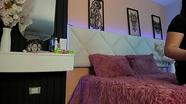 Snapshot of veronica_hill_ chatting on September 9, 3:17 am veronica hill online show from September 9, 3:17 am