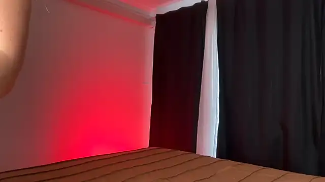 louiseberkeley online show from February 12, 5:46 am