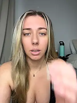 Snapshot of louiseberkeley chatting on May 18, 1:56 am louiseberkeley online show from May 18, 1:56 am