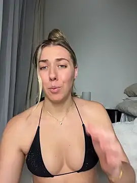 Snapshot of louiseberkeley chatting on May 23, 9:57 am louiseberkeley online show from May 23, 9:57 am