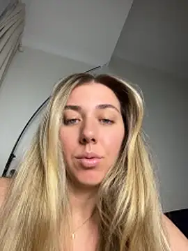 Snapshot of louiseberkeley chatting on May 30, 11:29 am louiseberkeley online show from May 30, 11:29 am